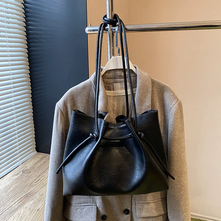 复古小众黑色腋下包包女新款单肩包百搭托特包大容量通勤包子母包