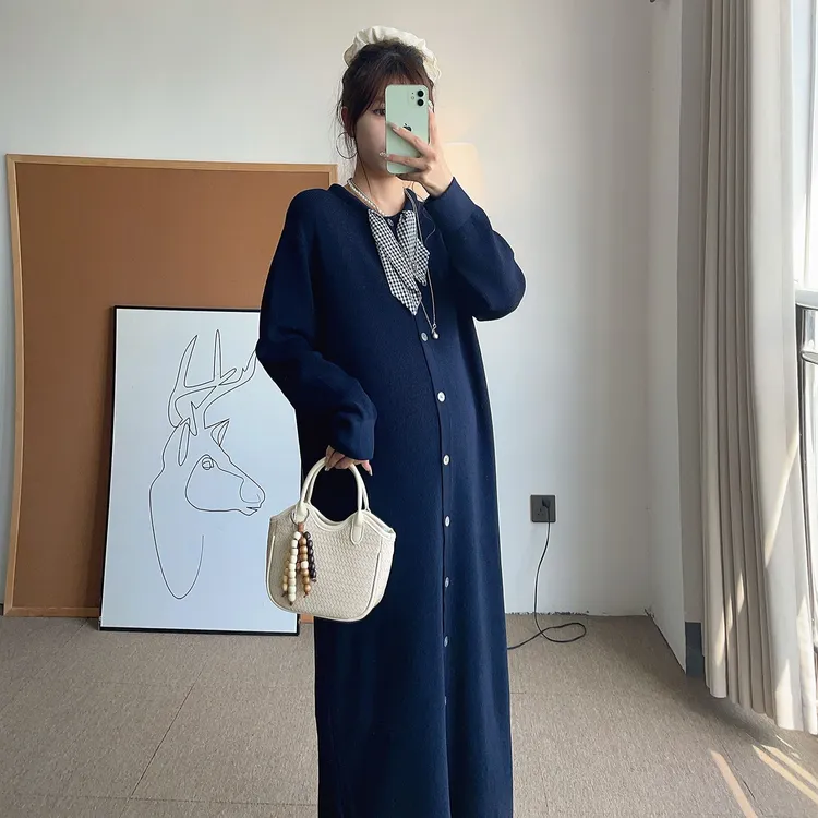 学院风孕妇装秋季连衣裙2025秋冬新款时尚纯色宽松孕期针织中长裙