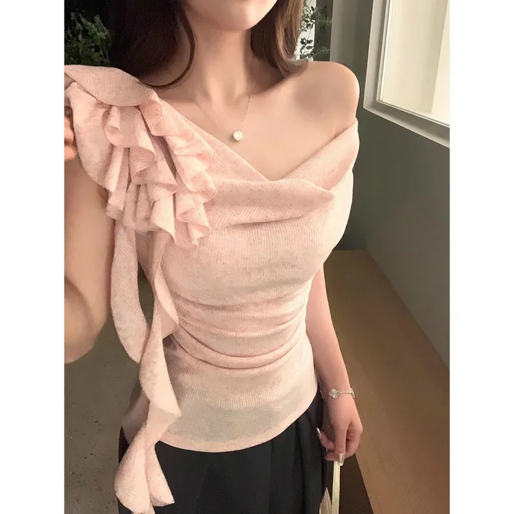 法式荷叶边独特漂亮粉色斜肩上衣女高级感夏季新款小衫