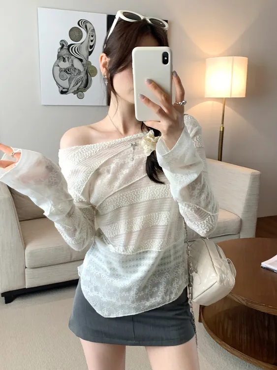 蕾丝拼接薄款镂空长袖T恤女2025秋新款纯欲风设计感斜肩收腰上衣