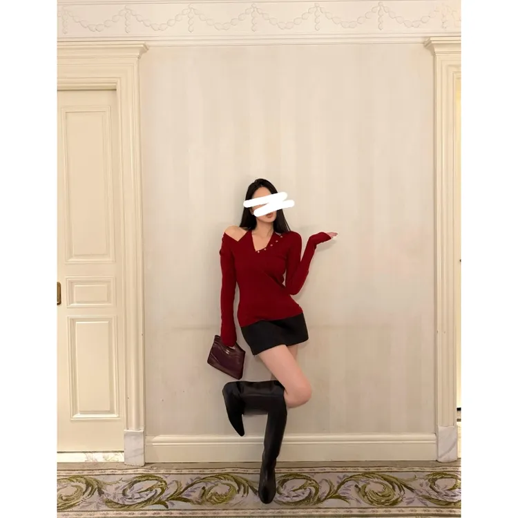 小婉薇 红色V领打底衫羊毛混纺金银丝针织衫假两件挂脖上衣女