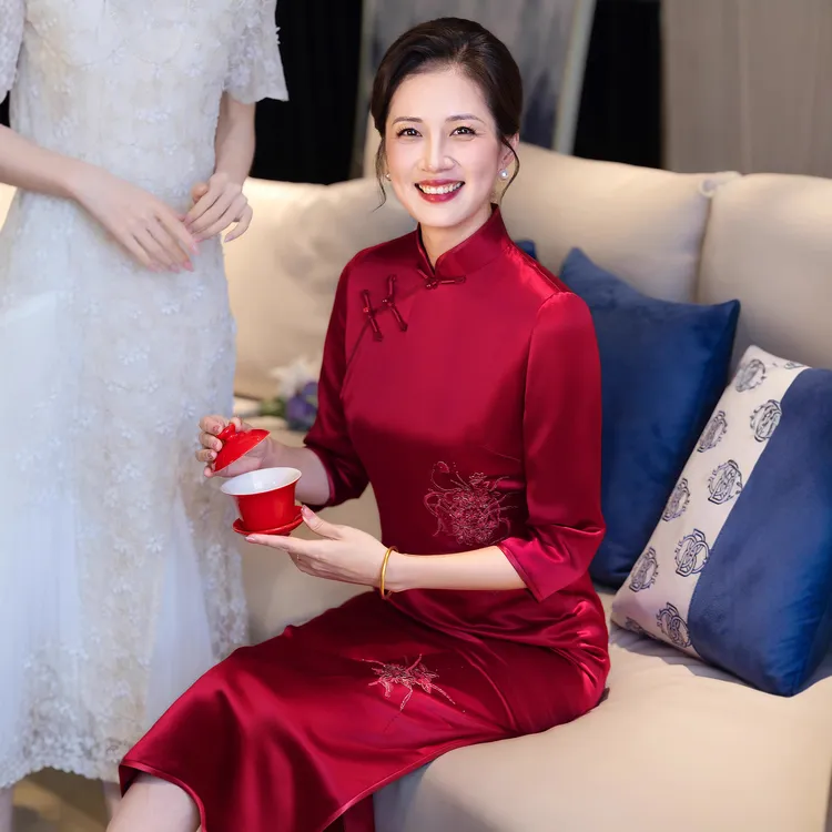 秋季新款婚礼旗袍刺绣妈妈洋气连衣裙中年丈母娘喜婆婆婚宴礼服女