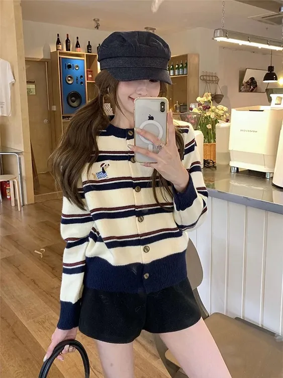 时尚圆领条纹拼色小狗刺绣长袖针织开衫宽松秋冬毛衣外套AM36028