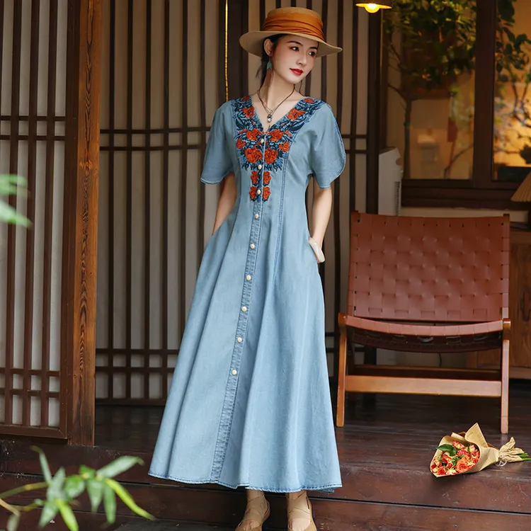 2025年新款复古风短袖牛仔裙V领收腰小众A字时尚设计感连衣裙潮