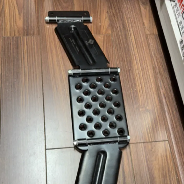 适用于自卸车的U型活动铁脚踏板悬挂上车踏板