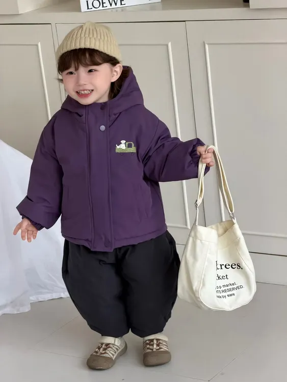 甜右满满蚕丝加厚冲锋衣韩版字母连帽加绒棉袄冬款洋气男童时尚