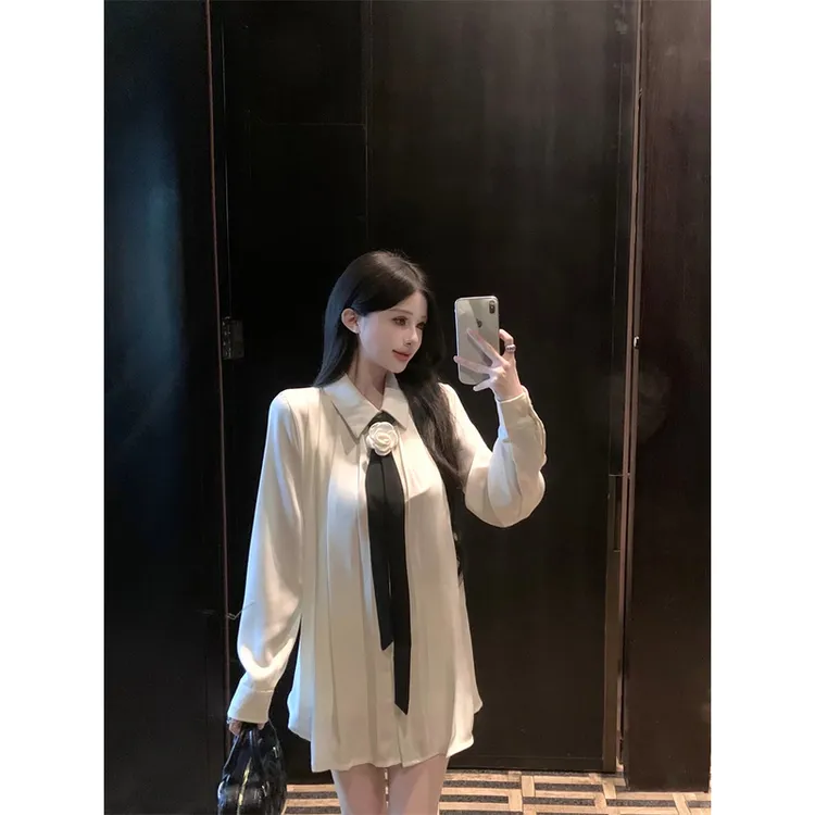 法式气质高级感缎面白色衬衫女中长款宽松长袖衬衣含花朵绝美上衣