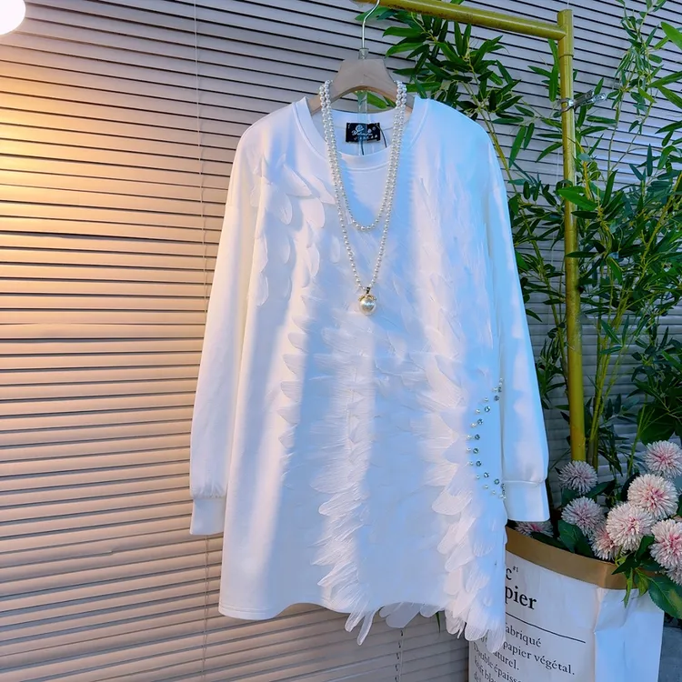 25408胖mm中长款设计感立体花瓣重工订珠订钻宽松遮肉减龄大衫