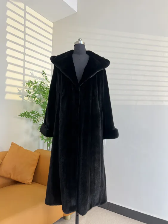 2025新款进口天鹅绒水貂整貂宝嘉美黑带帽120cm长款女装貂皮外套