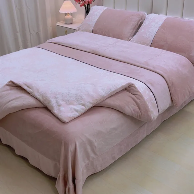 冬季加厚加绒防寒保暖床品防静电可机洗立体雕花牛奶绒被罩四件套