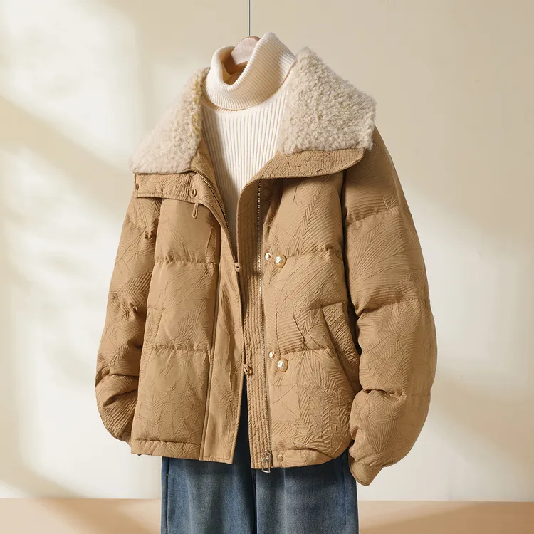 亦白【暖意融融】2025年冬季新款女装简约压绉肌理短款羽绒服外套