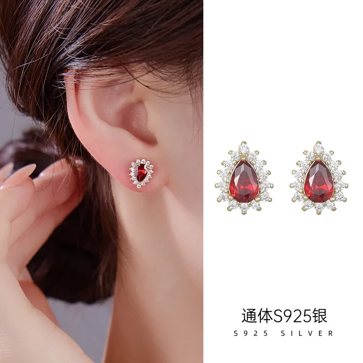 925银耳饰 新款中古风微镶闪钻鸽血红锆石耳钉女防过敏养耳洞百搭