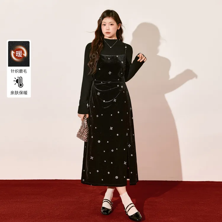 蓝语大码丝绒绣花打底吊带连衣裙2025冬季新款收腰显瘦加厚内搭裙
