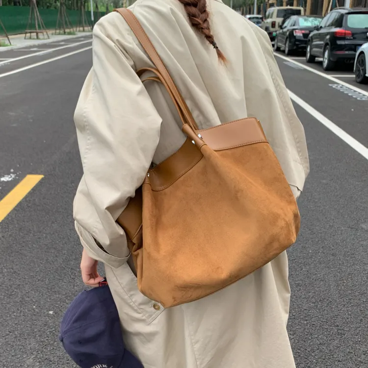 韩版小众新款单肩手提包2025秋冬款时尚大容量棕色通勤字母购物包