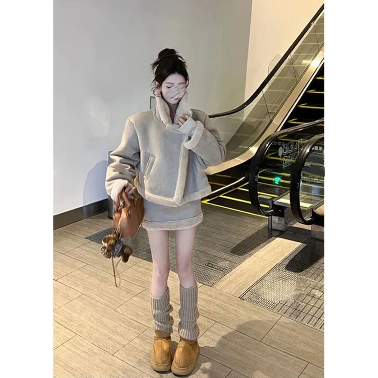 维多利呀 韩系高级设计加绒加厚短外套+显瘦半身裙冬季两件套女