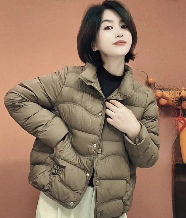 女式女士秋冬百搭女款90白鸭绒时尚立领盘扣宽松休闲女款羽绒服