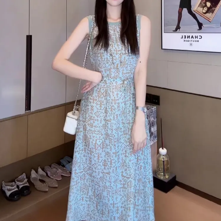 法式气质名媛度假风无袖连衣裙2025夏季新款时尚减龄休闲百搭裙子