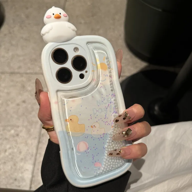 卡通可爱鸭适用苹果16promax手机壳趴趴鸭iPhone15个性14流沙13女