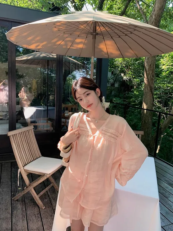 度假风粉色重工蕾丝拼接长袖衬衫女气质休闲宽松短裤两件套