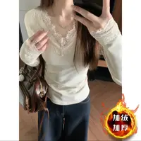   紫皇冠家蕾丝花边v领磨毛打底衫