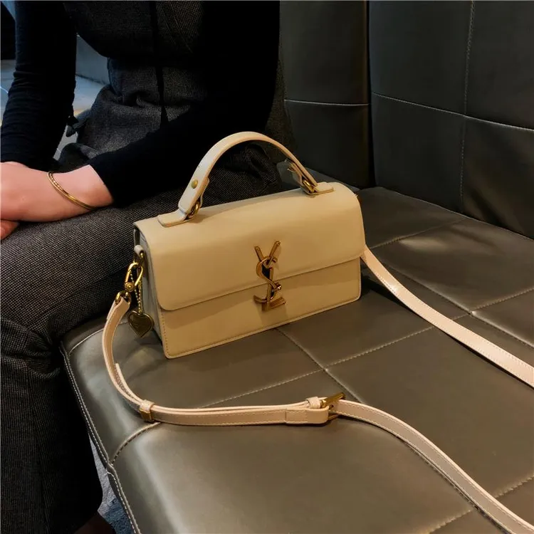 香港品牌简约质感小方包2025新款流行高级感通勤手提包单肩斜挎包