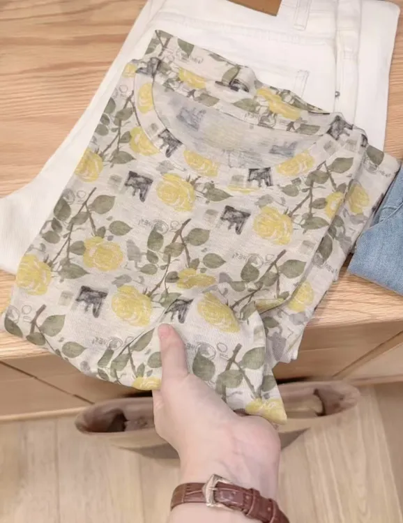 七言家 巨好看!ins穿搭#奶油黄玫瑰晕染柔软透气短袖@