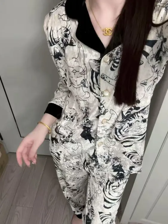 高颜值金丝绒卡通猫咪印花睡衣女冬款2025新款长袖家居服套装外穿