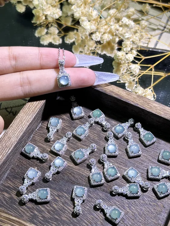 爆款翡翠方糖蓝水吊坠~时尚简约精致项链~多样性发货