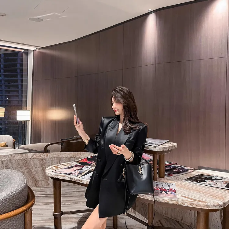 高端黑色醋酸缎面西装外套女2025春秋新款宽松气质高级感西服上衣