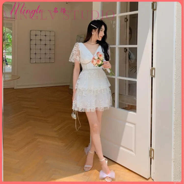 设计感小众白色网纱拼接短袖V领遮肉绣花显瘦C位连衣裙蛋糕短裙子