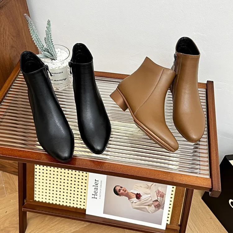 2025年真皮软底马丁靴女秋冬新款简约加绒靴子保暖洋气百搭中短靴商品图