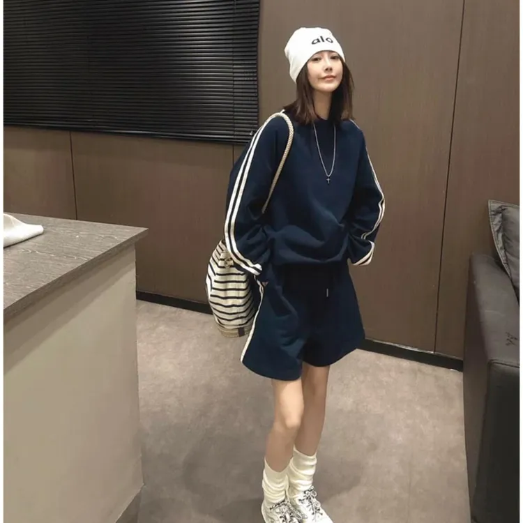 巨好看的运动套装女秋季新款美式休闲慵懒宽松跑步卫衣短裤两件套