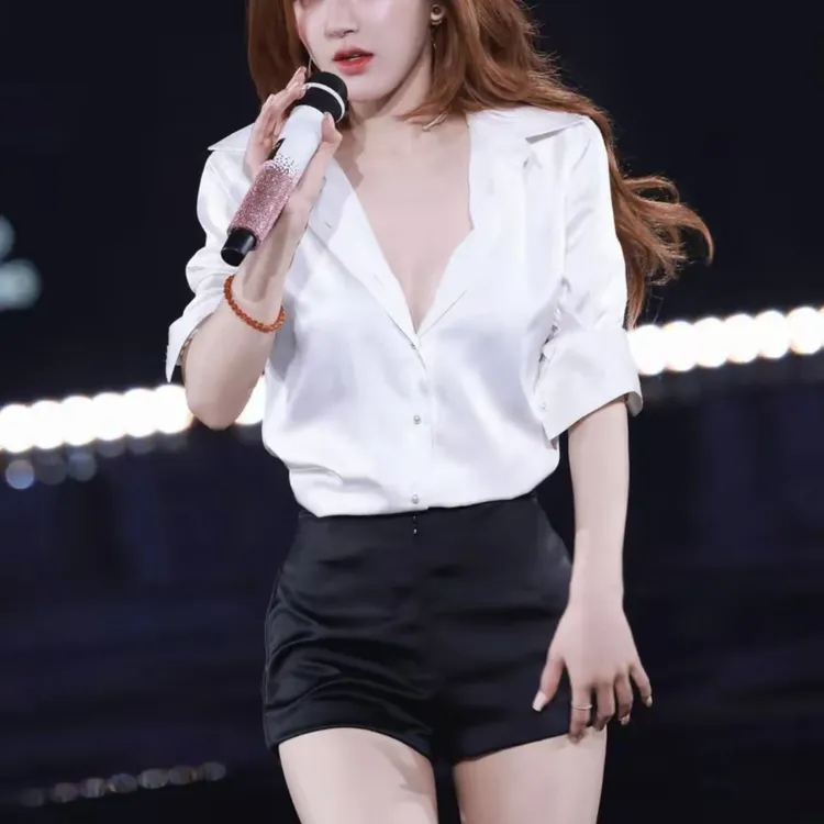 【赵露思同款】2025秋冬新款设计感气质衬衫上衣女显瘦短裤两件套装