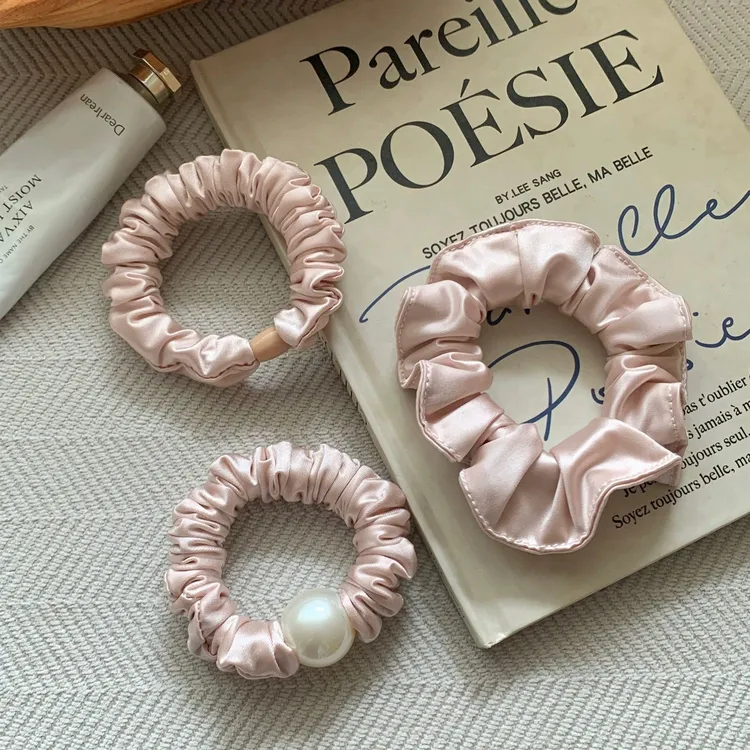 甜美粉色缎面褶皱珍珠小肠发圈女2025新款高端扎头发皮筋发绳头绳