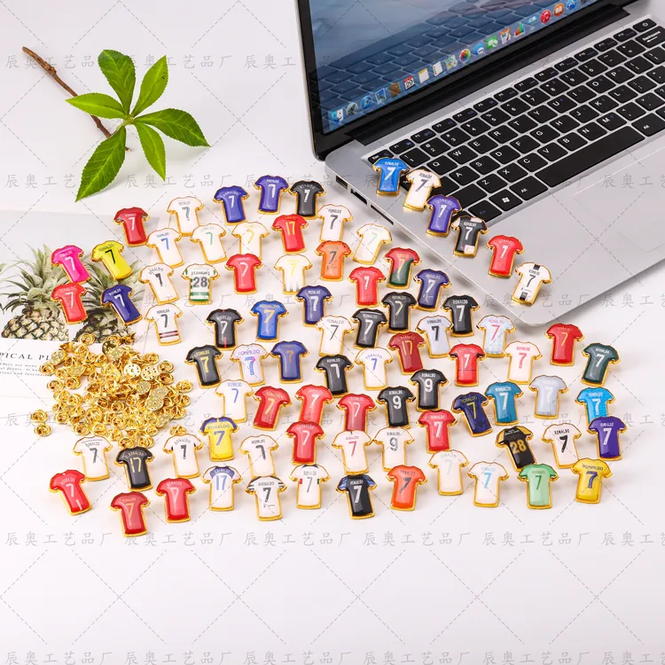 C罗梅西内马尔姆巴佩德布劳内球星足球球衣徽章球迷周边纪念礼物