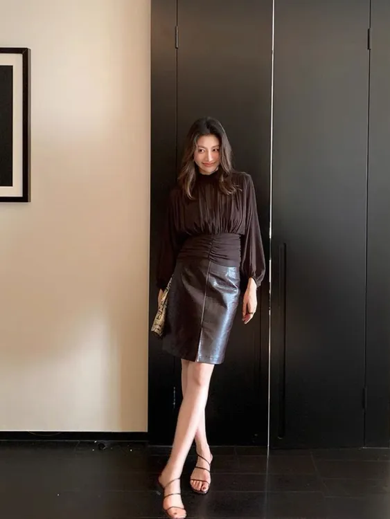 秋季流行穿搭一整套女2025新款小众设计感长袖衬衫包臀半身裙套装