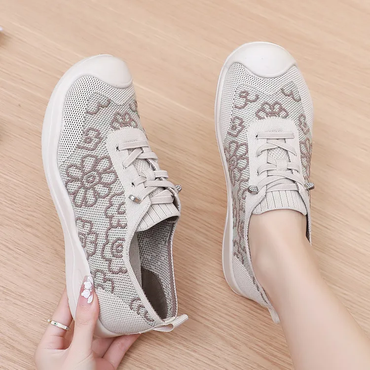 2025春夏新款老北京布鞋女舒适透气飞织单鞋轻便一脚蹬休闲妈妈鞋