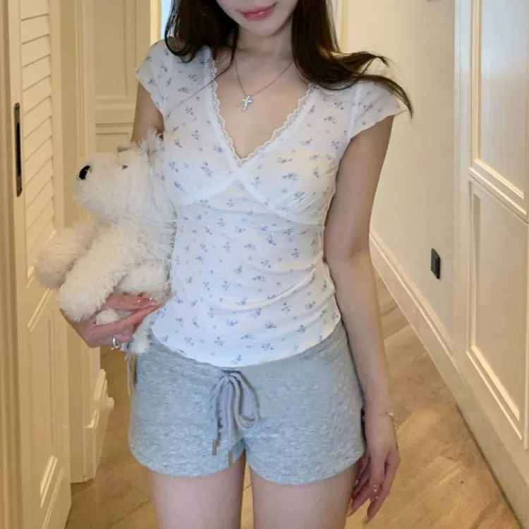 法式碎花V领短袖T恤女夏季纯欲风辣妹独特漂亮修身小个子短款上衣
