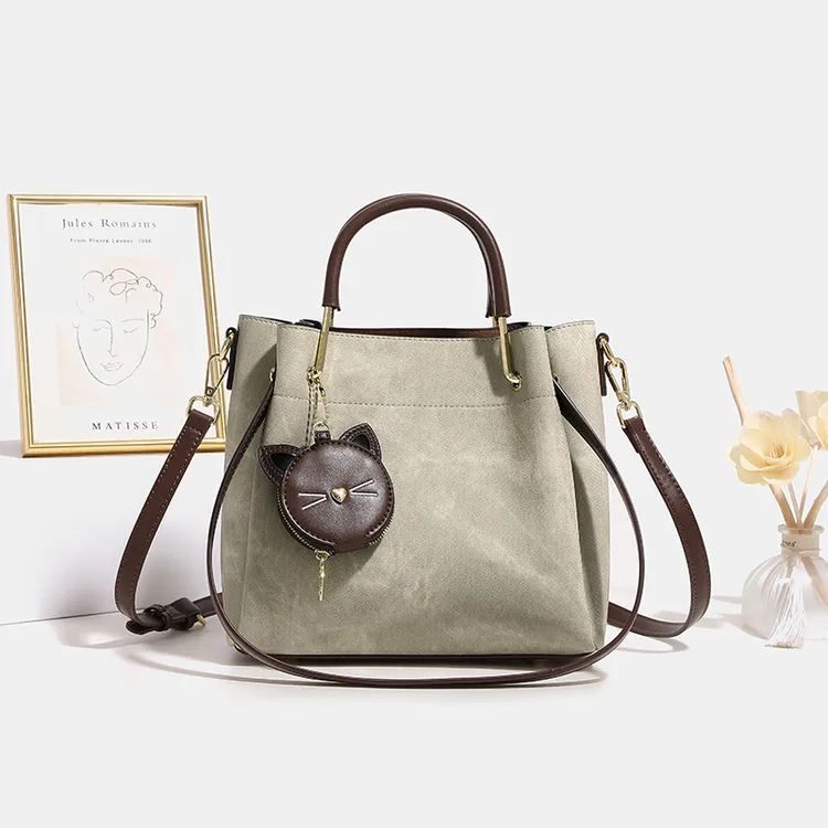 秋冬休闲通勤水桶包包女士2025新款大容量斜挎包高级感洋气手提包