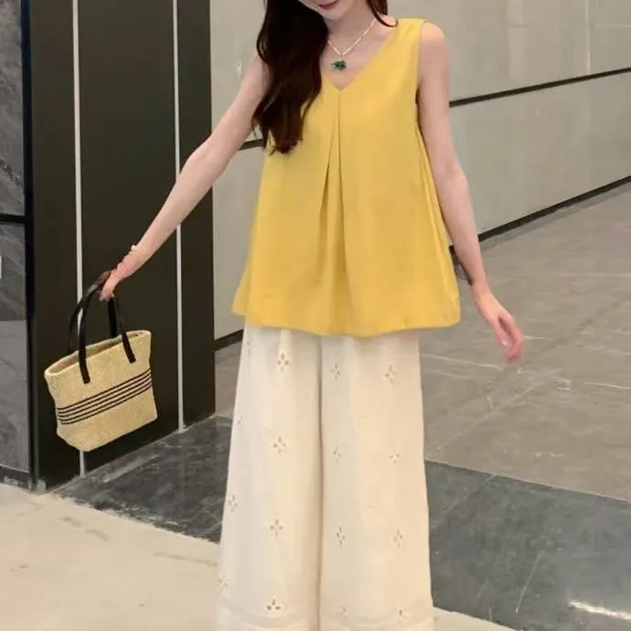 设计感显瘦无袖V领宽松小衫女2025夏季新款洋气时尚休闲气质上衣