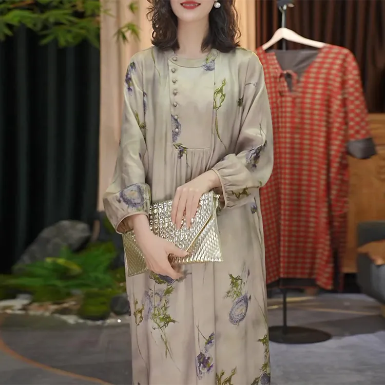 新中式复古碎花连衣裙2025早秋新款圆领大码宽松显瘦长袖长款裙子