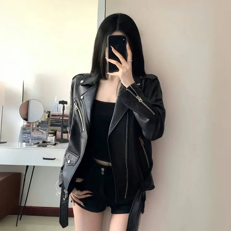 今年流行美式辣妹机车风皮夹克外套韩系百搭韩系宽松拉链翻领设计