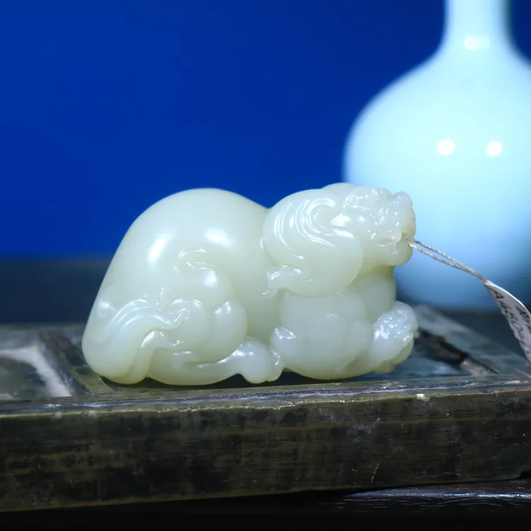 新疆和田玉生肖狗手把件