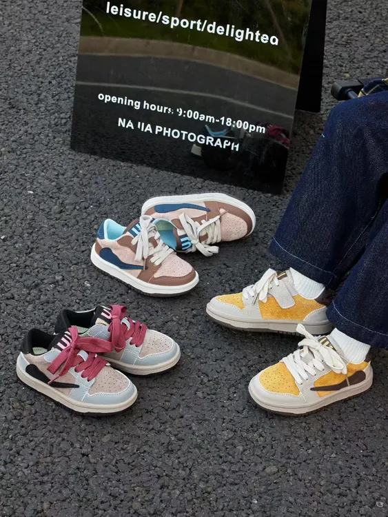 儿童板鞋2025秋款男童运动鞋真皮低帮软底德训鞋透气女童休闲鞋