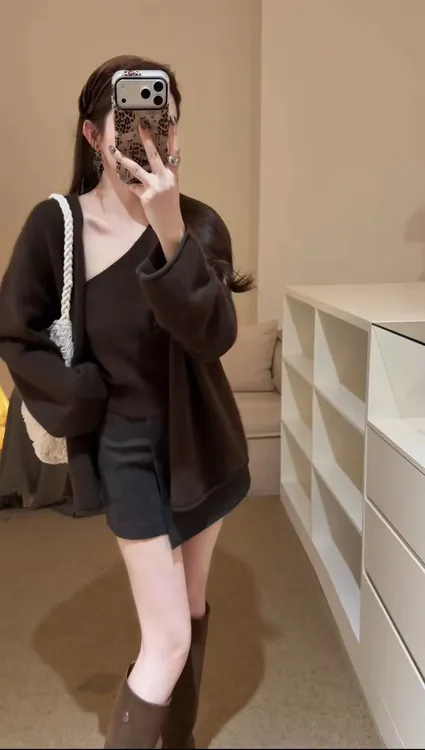 2025秋冬新款高级感斜肩背心叠穿针织衫开衫不规则半身裙三件套装