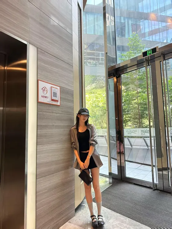 秋季穿搭一整套女宽松气质衬衫上衣外套吊带背心休闲短裤三件套装