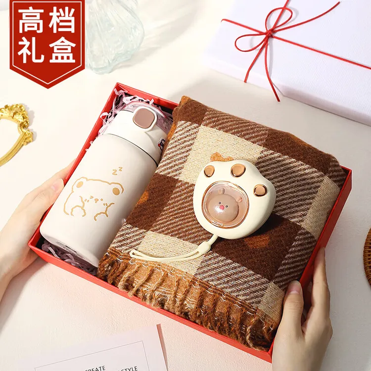 围巾女士围脖手套礼盒女生生日礼物女生送女朋友高级感小众实用