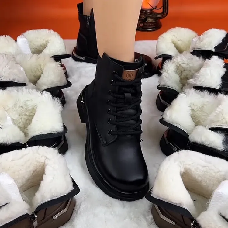 雪地靴女款羊皮毛一体2025年新款网红冬季加绒加厚短款平底马丁靴