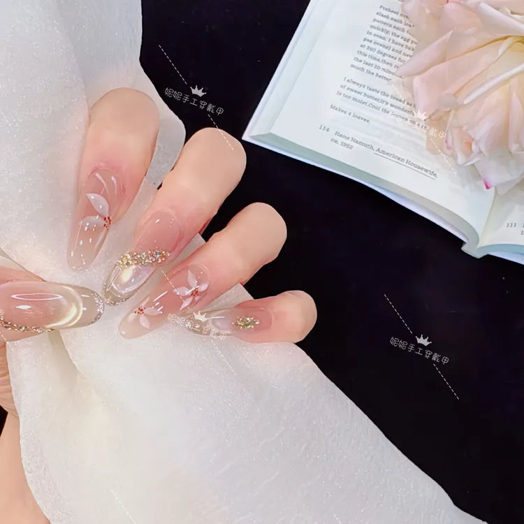 暖釉浮光 手工穿戴甲手绘花瓣冰透猫眼光疗美甲可拆卸穿戴甲