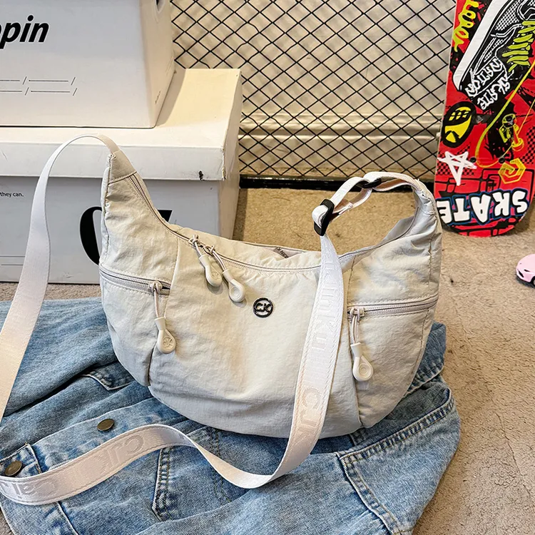 斜挎包简约斜跨单肩ins韩版单根日系风多口袋百搭大容量牛角包